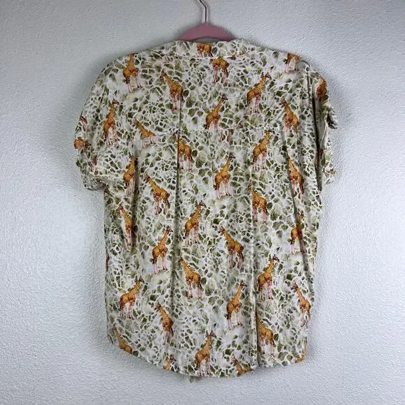 Jane + Delancey Giraffe Print Button Front Tie Hem Top Size L - Picture 5 of 5